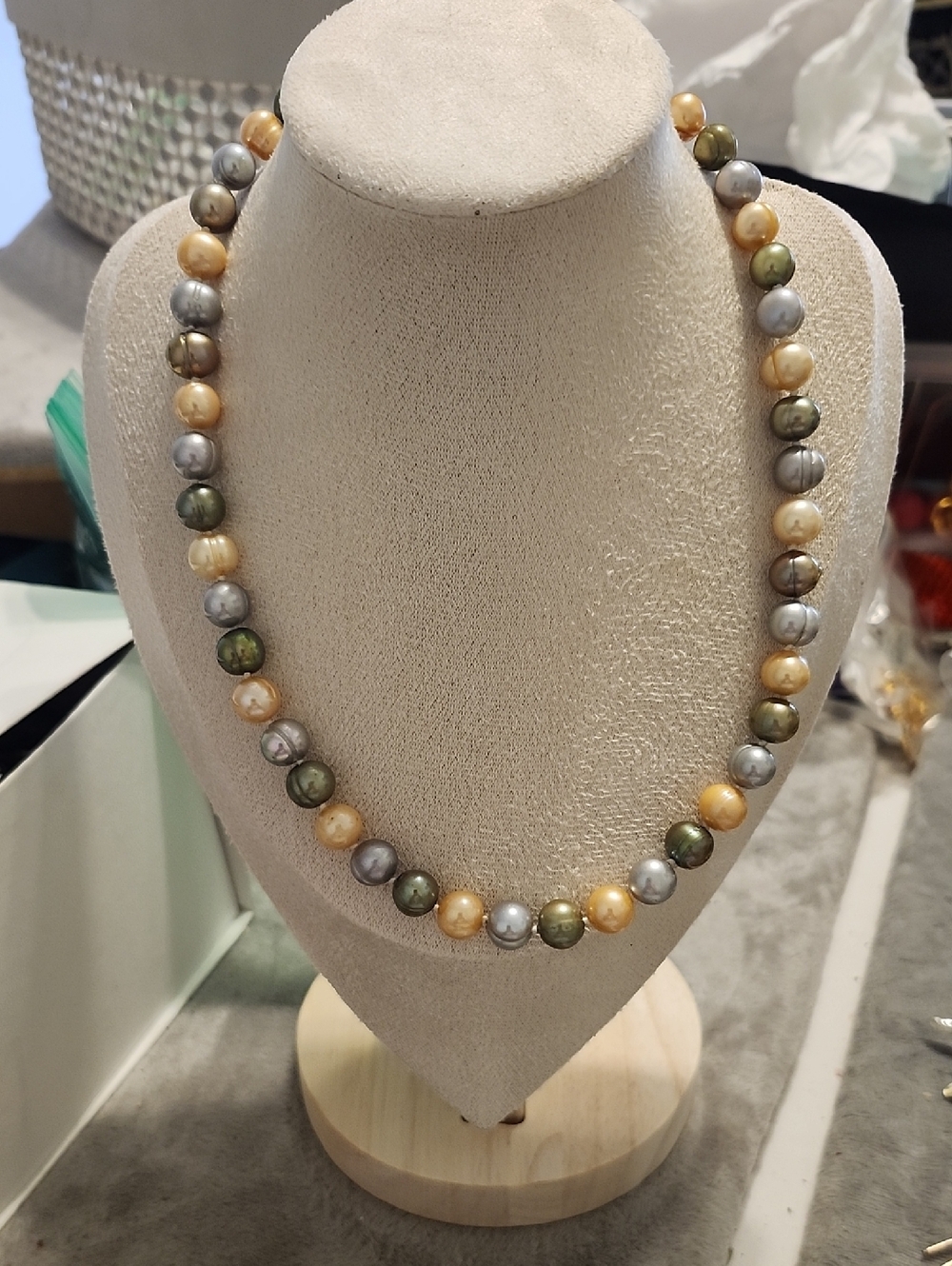 Multicolor Pearl Bead Necklace - Elegant Green, Gold & Silver Pearls..hand Knott - Picture 1 of 1